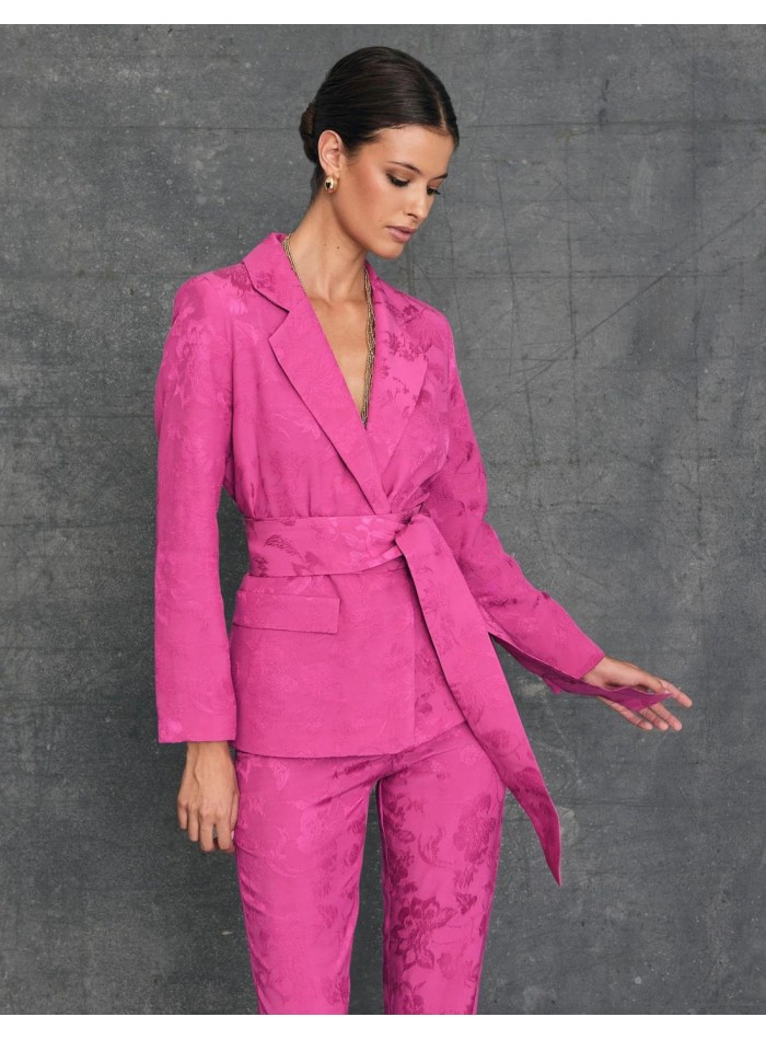 Blazer de escote cruzado y detalle fajín