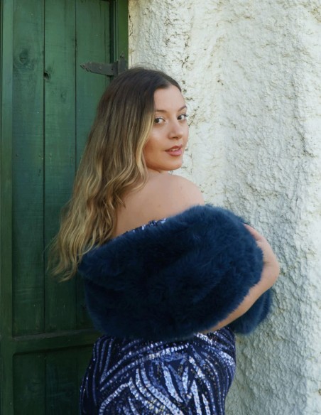 Synthetic lake hair stole