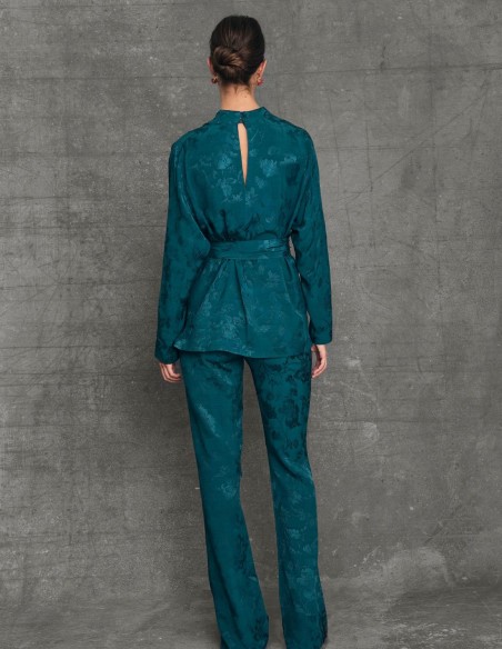 Guest blouse with closed neckline and sash