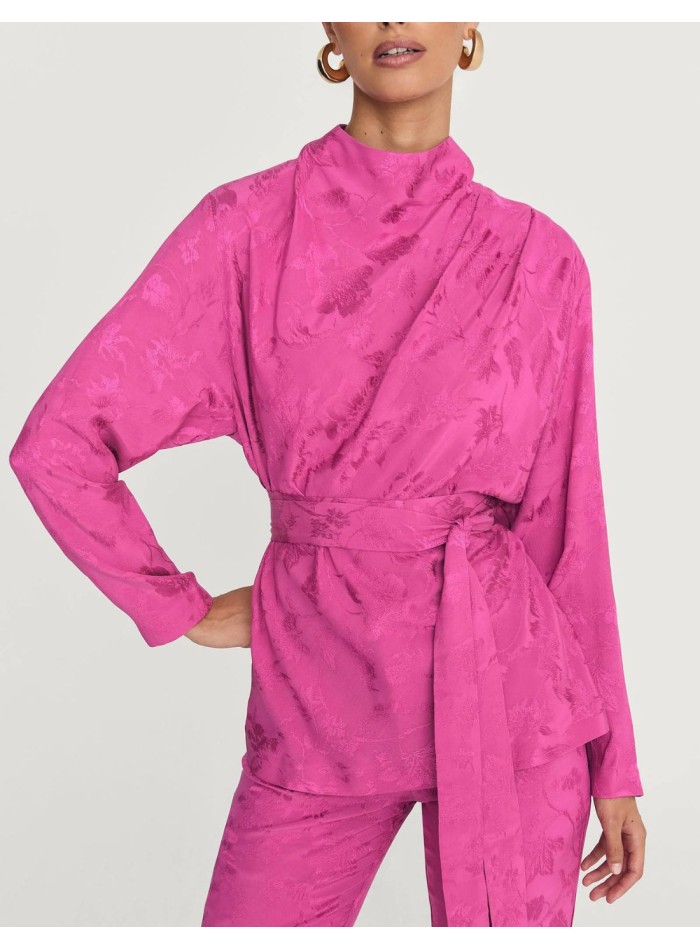 Guest blouse with closed neckline and sash