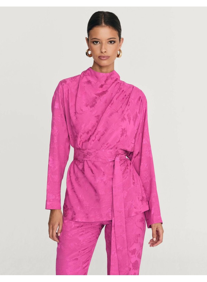 Guest blouse with closed neckline and sash