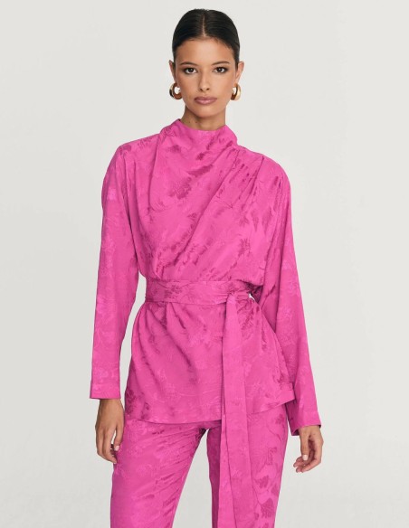 Guest blouse with closed neckline and sash