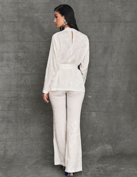 Guest blouse with closed neckline and sash