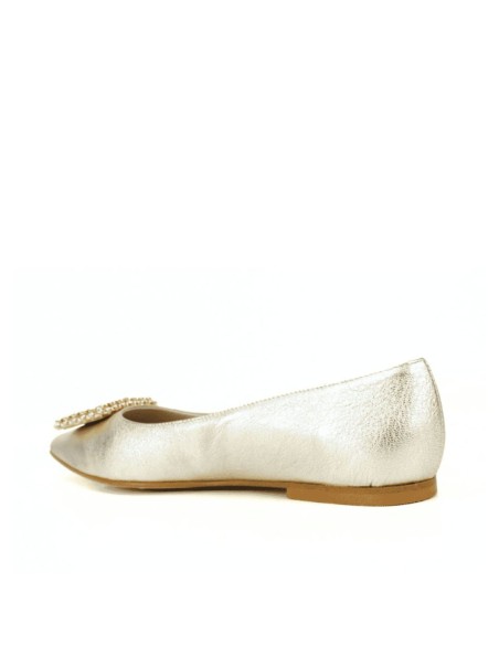 Ballerine avec détails décoratifs et finition métallique
