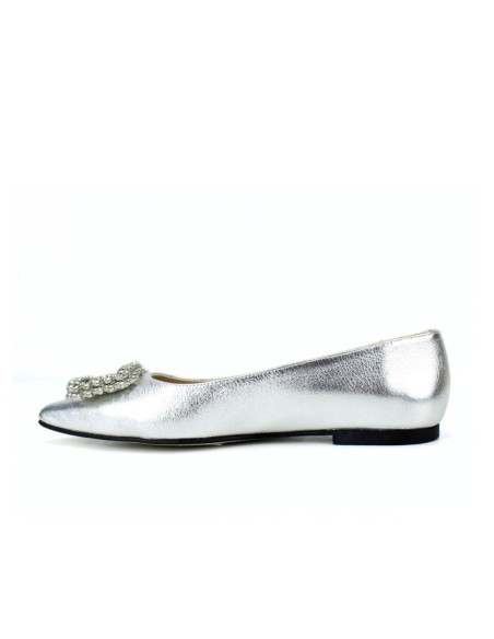 Ballerina flat with decorative detail and metallic finish
