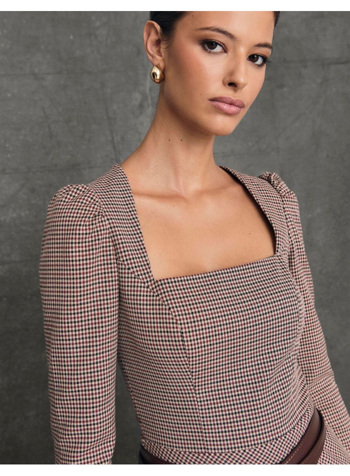 Vestido midi con escote cuadrado y falda evasé