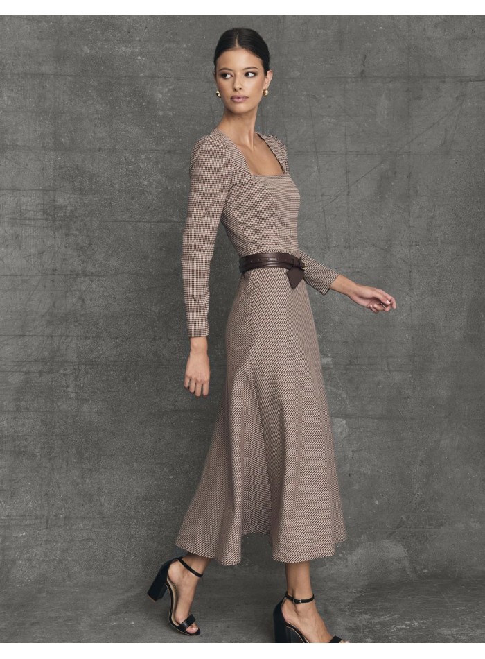 Robe midi à encolure carrée et jupe évasée