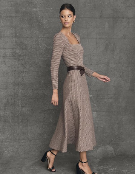 Midi dress with square neckline and flared skirt