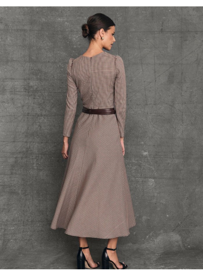 Midi dress with square neckline and flared skirt
