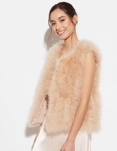 Chaleco de plumas de avestruz beige