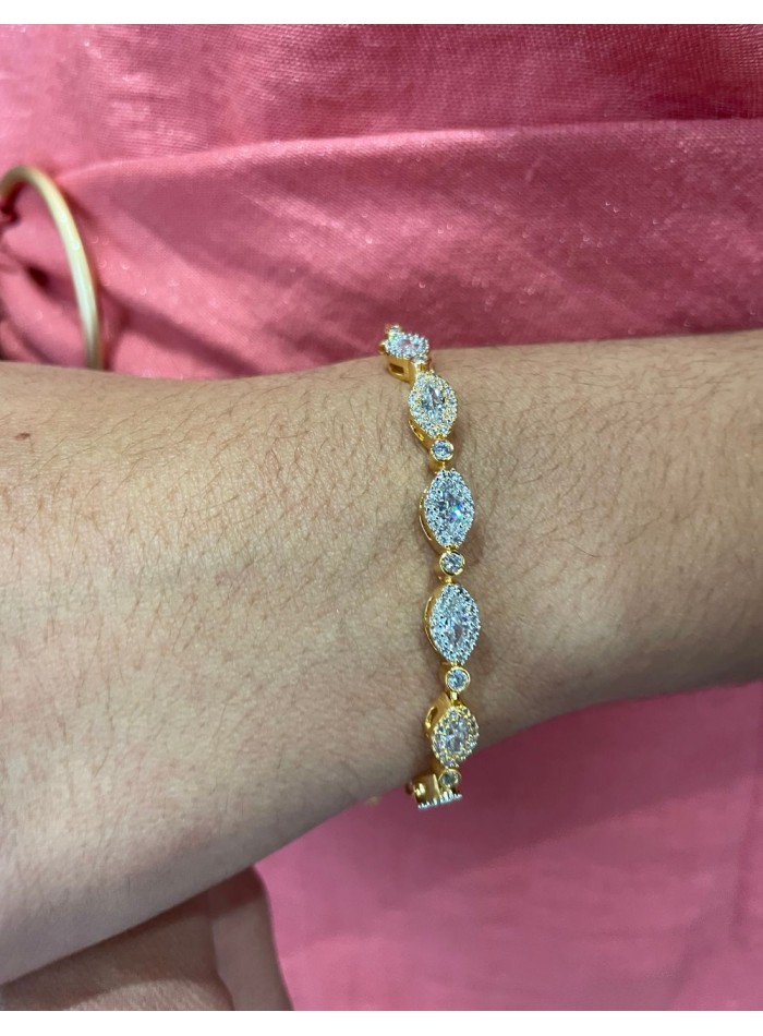 Pulsera ajustable dorada de circonitas