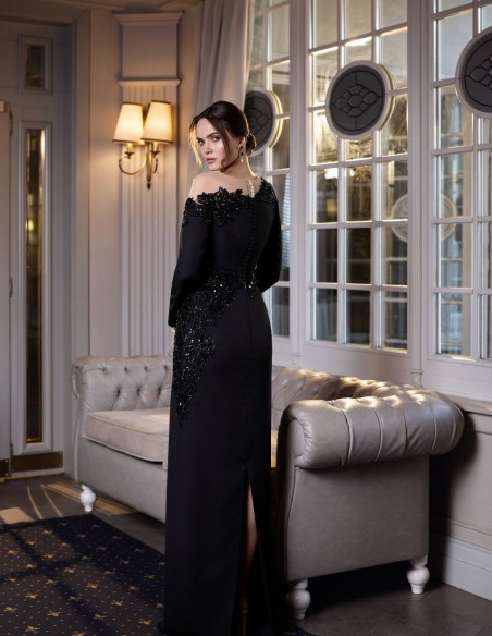 Robe de soirée longue avec corsage asymétrique et broderie