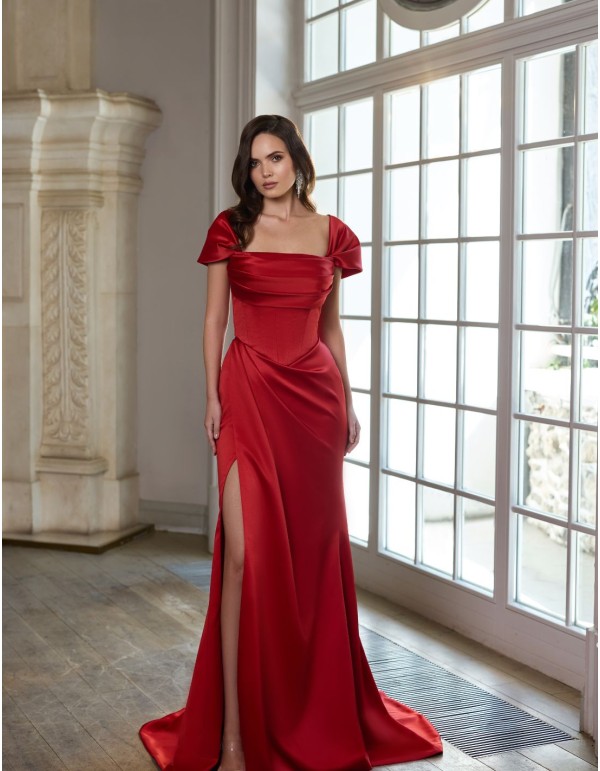 Vestido largo de fiesta con corsé y falda con abertura rojo