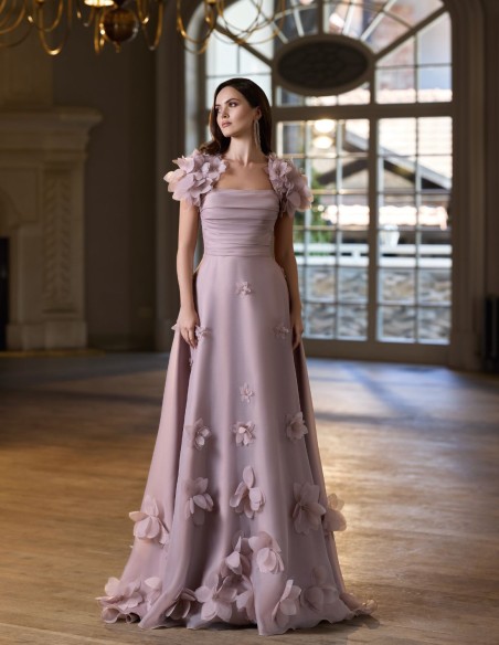 Vestido largo para invitada con flores y bolero desmontable