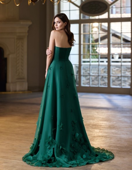 Longue robe d'invité avec fleurs en 3D et boléro amovible