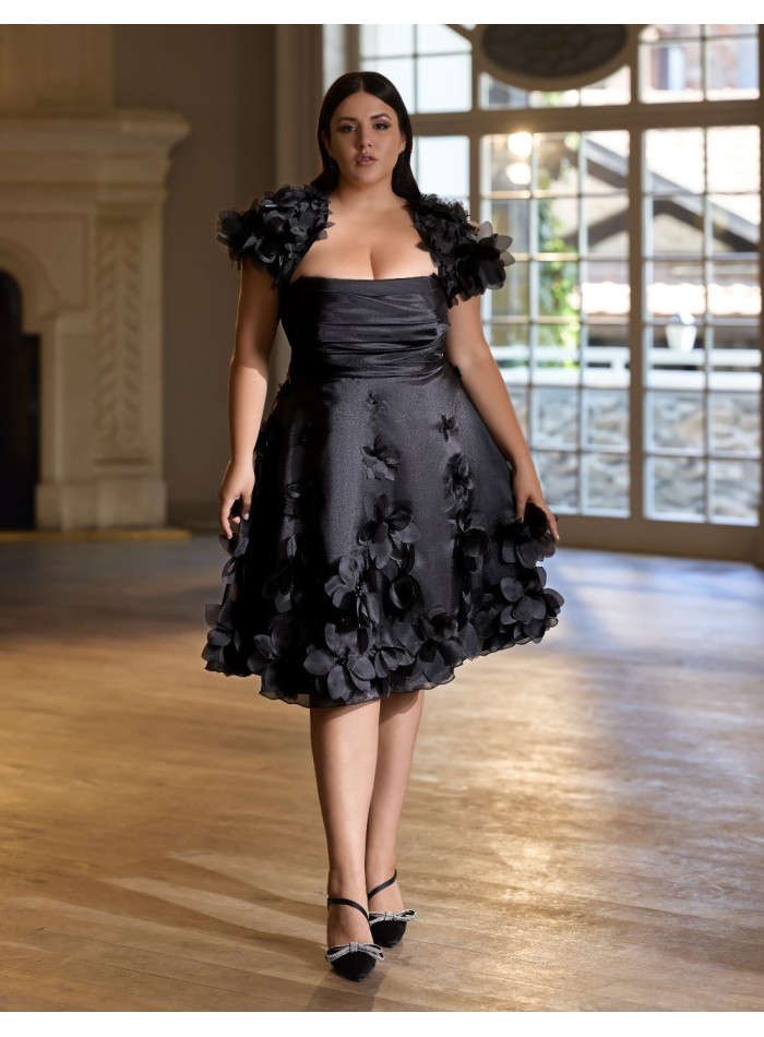 Longue robe d'invité avec fleurs en 3D et...