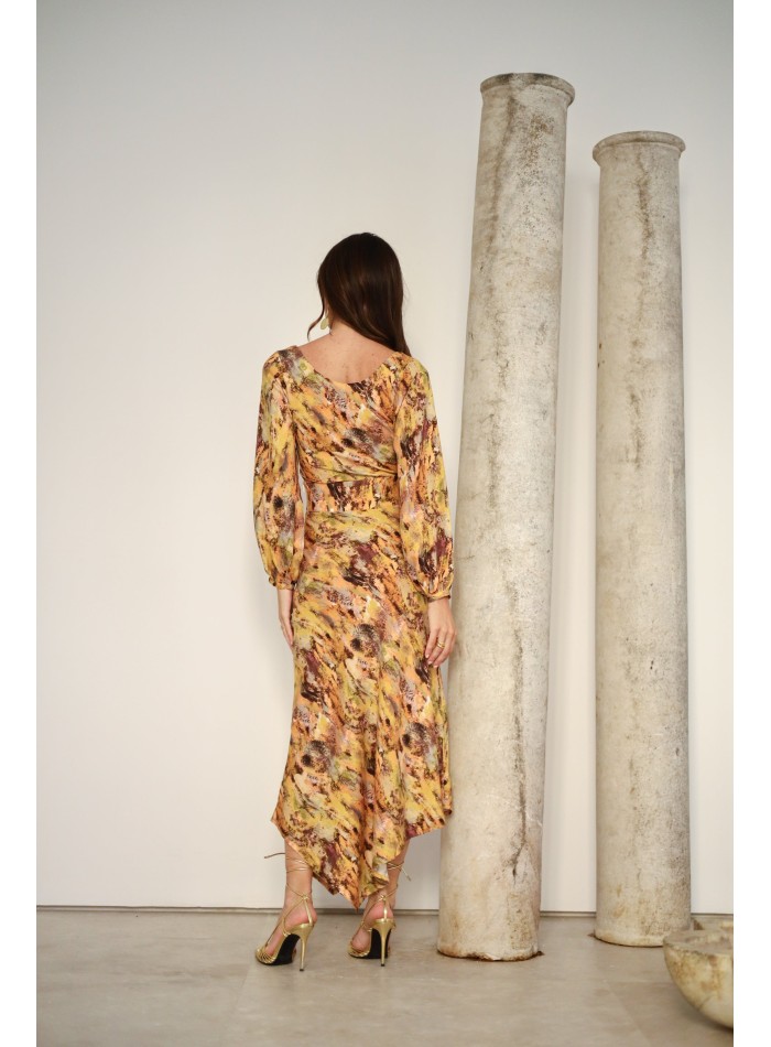 Blouse d'invité à encolure asymétrique