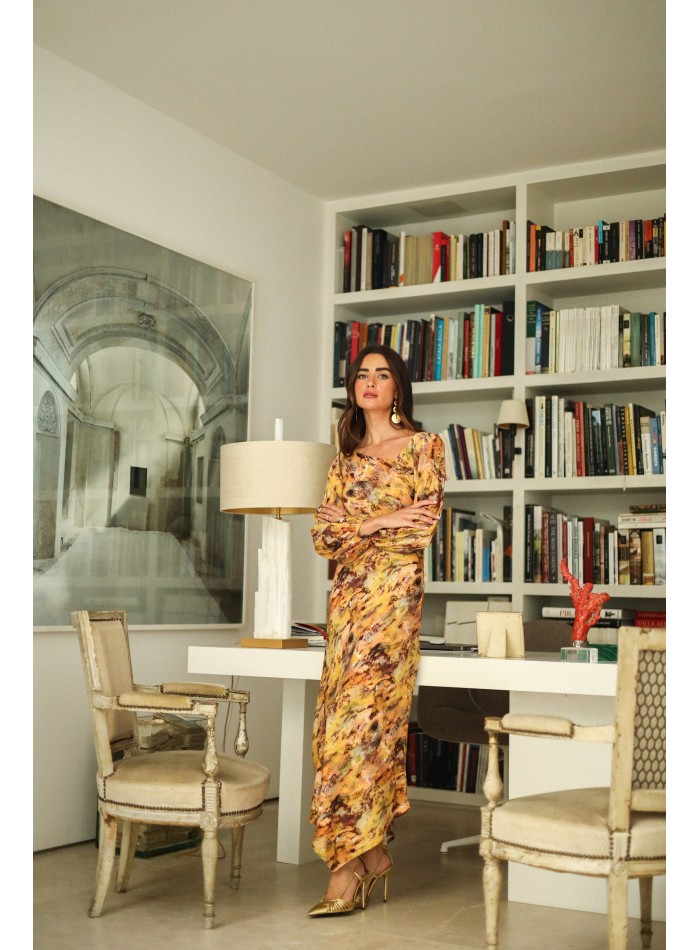 Blouse d'invité à encolure asymétrique