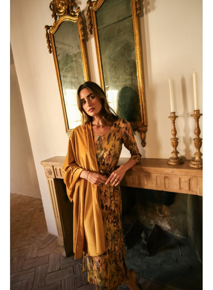 Chal de invitada liso mostaza