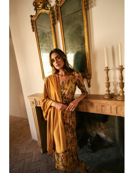 Chal de invitada liso mostaza