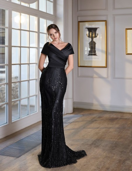 Robe de bal longue avec corsage en satin et jupe en guipure