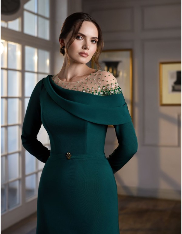 Vestido de fiesta largo con escote asimétrico y silueta godet