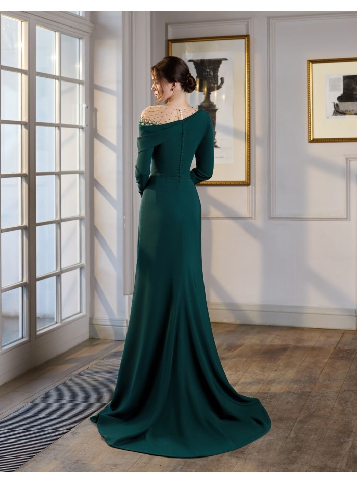 Robe de soirée longue avec encolure asymétrique...