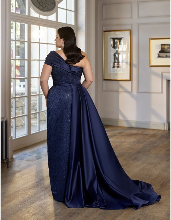 Vestido de fiesta largo con escote asimétrico y cola desmontable 2