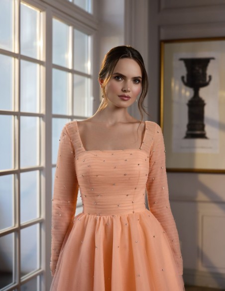 Vestido de fiesta con escote cuadrado y falda vaporosa