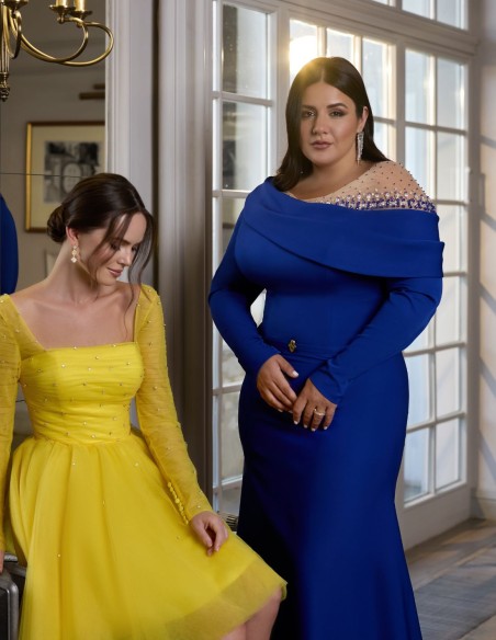 Vestido de fiesta con escote cuadrado y falda vaporosa