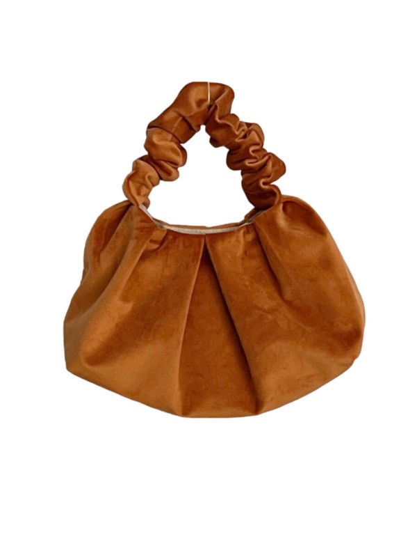 Bolso de mano arrugado en terciopelo
