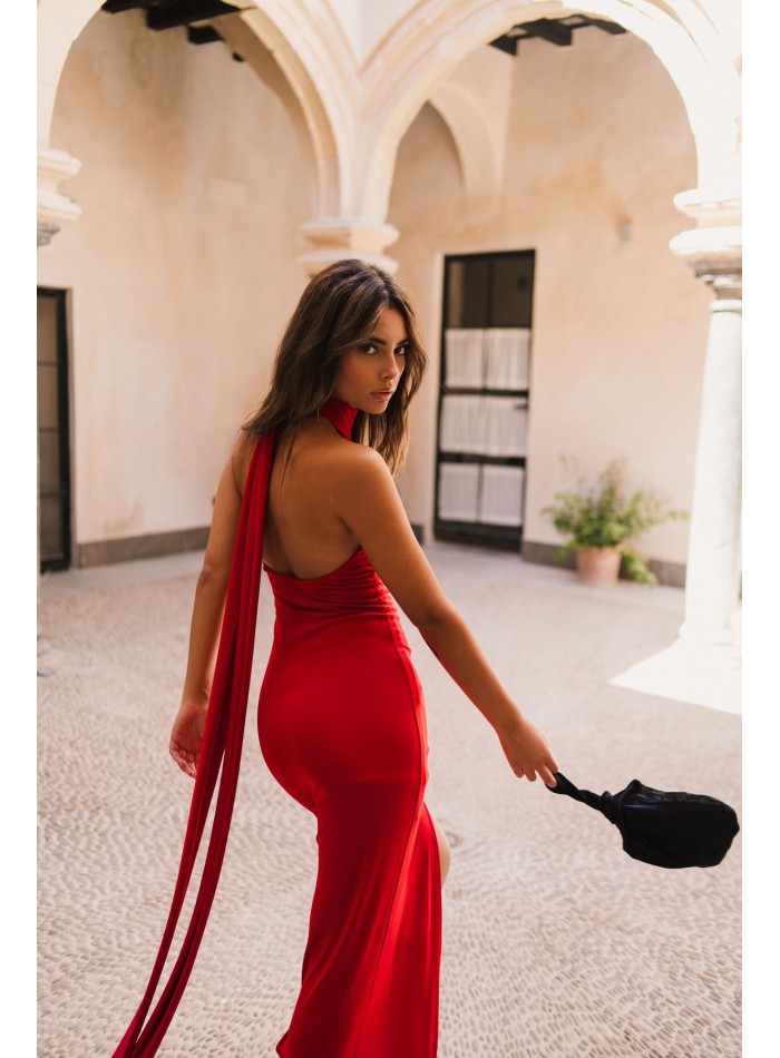 Vestido para invitada largo con cuello halter y...