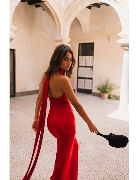 Vestido para invitada largo con cuello halter y abertura
