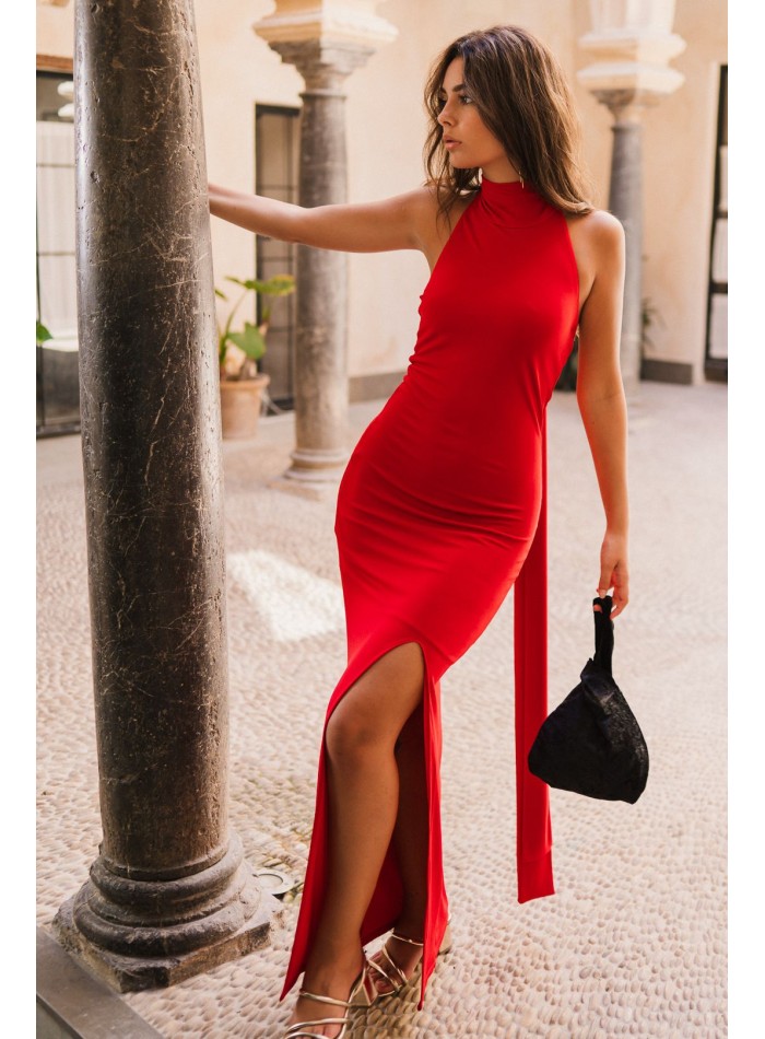 Vestido para invitada largo con cuello halter y...