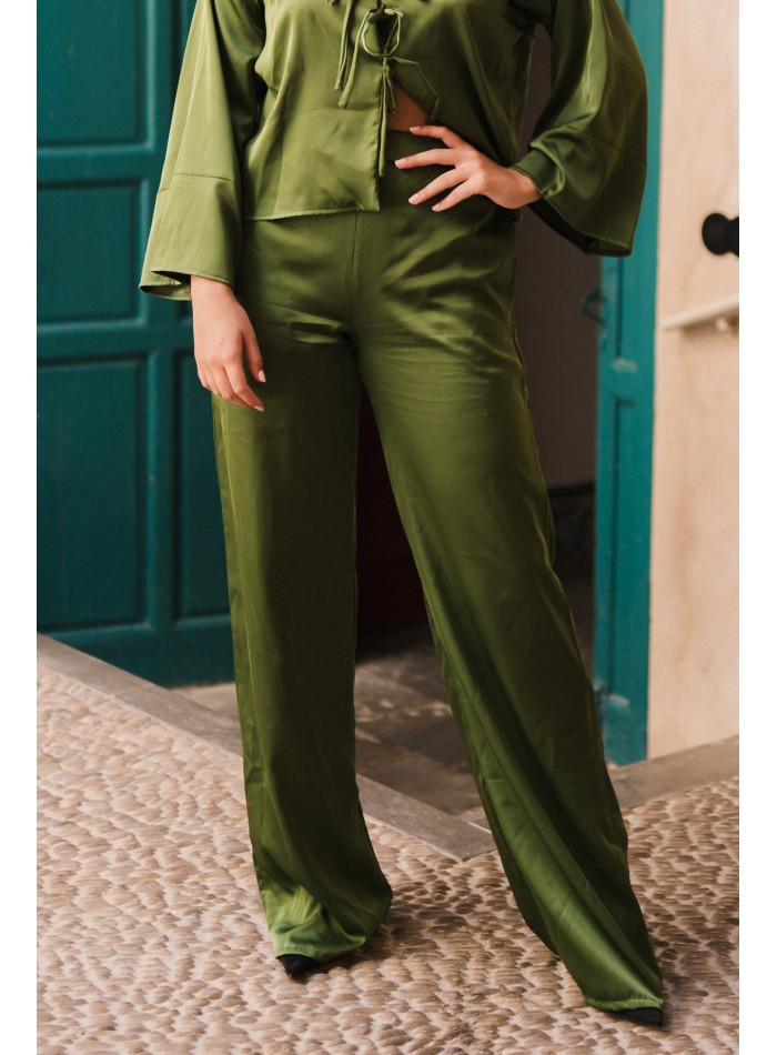 Pantalón ancho con tejido sedoso