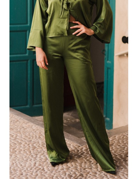 Pantalón ancho con tejido sedoso