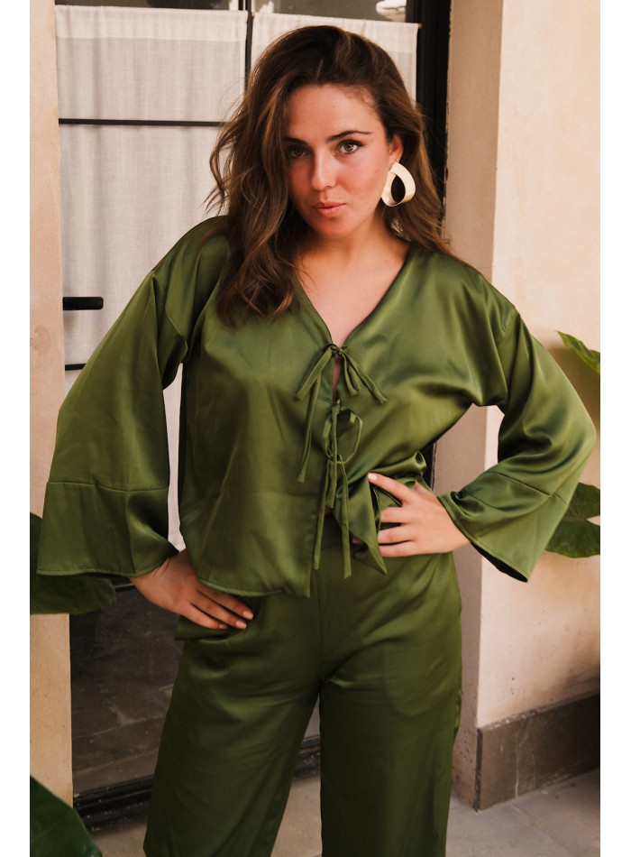 Pantalón ancho con tejido sedoso