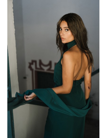 Vestido de fiesta largo con cuello halter y espalda descubierta
