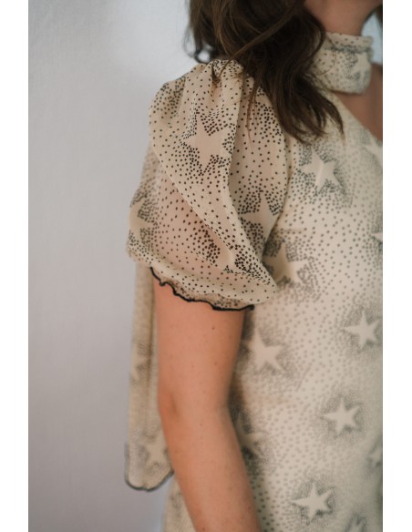 Vestido corto de fiesta en gasa con motivos de estrella