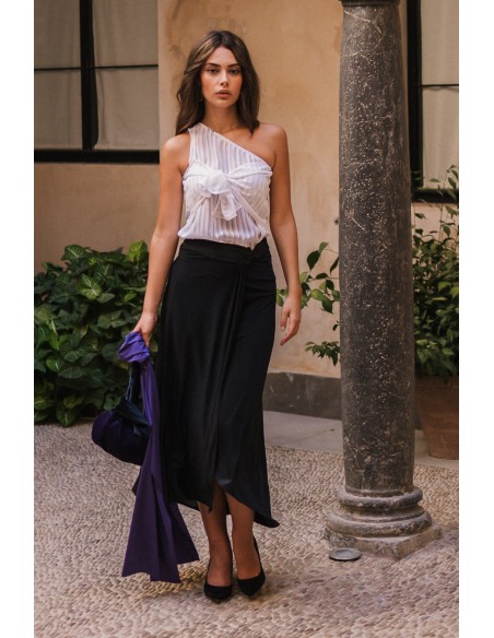 Blusa de gasa color blanco con detalle lazada