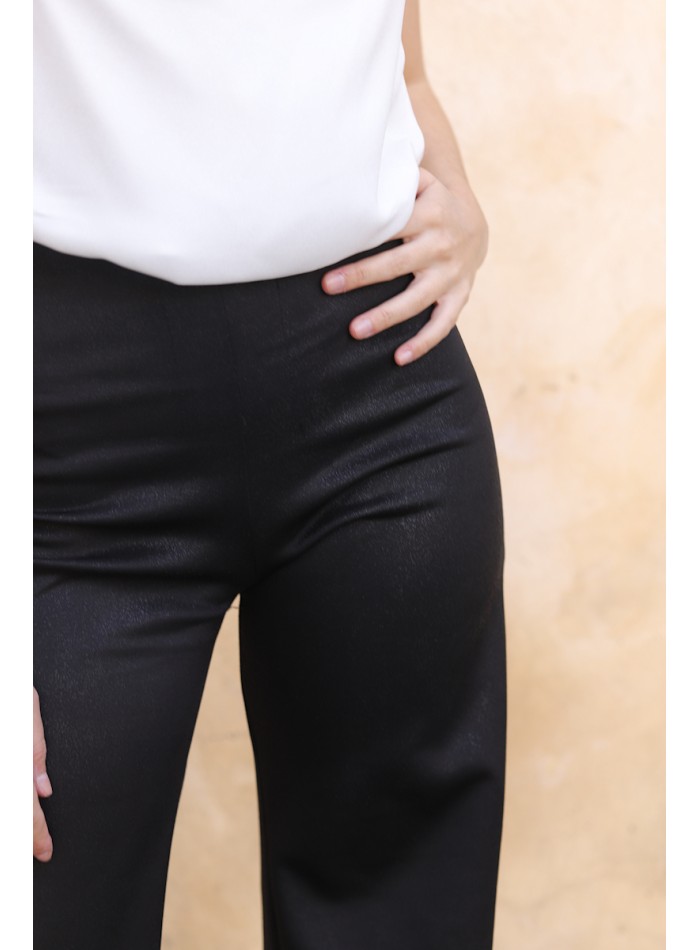 Pantalón negro largo pata ancha de punto