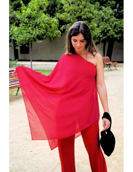 Combinaison asymétrique pour invités rouges