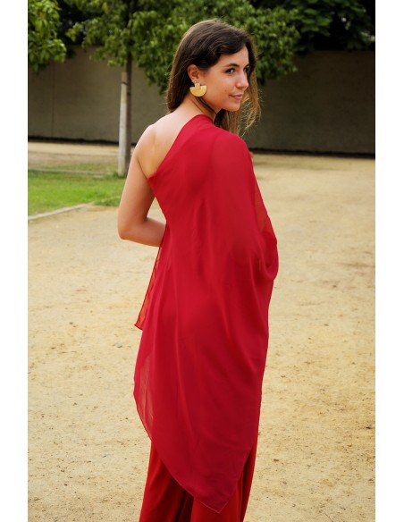 Combinaison asymétrique pour invités rouges