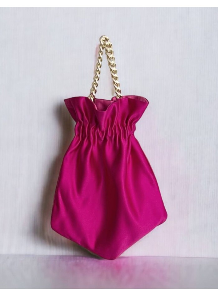Bolso de fiesta bombonera lisa con cadena corta...