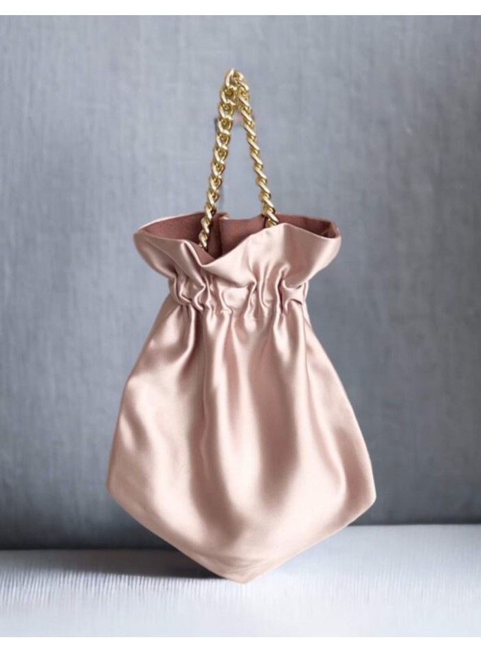 Bolso de fiesta bombonera lisa con cadena corta...