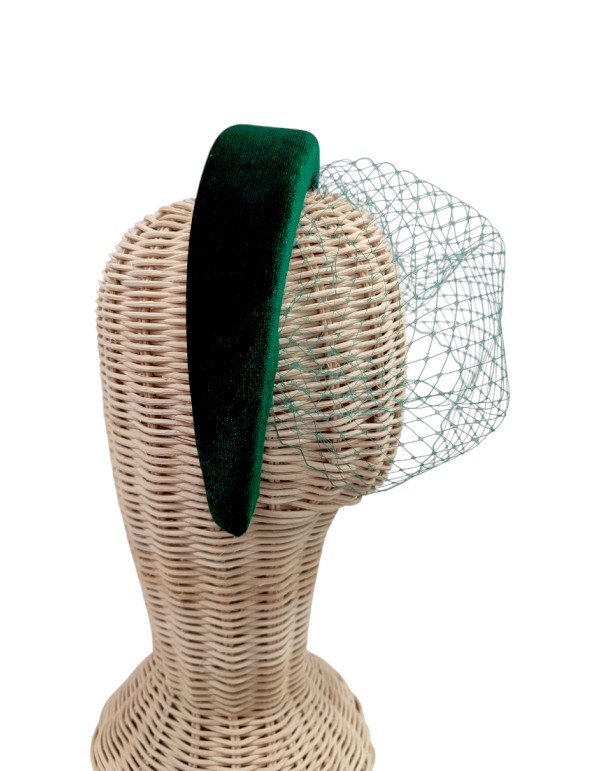 Diadema de invitada acolchada en verde botella para bodas 2