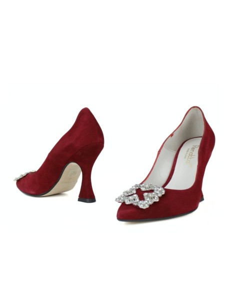 Suede heeled shoes with shiny brooch