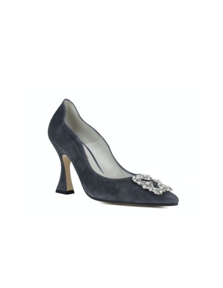 Suede heeled shoes with shiny brooch
