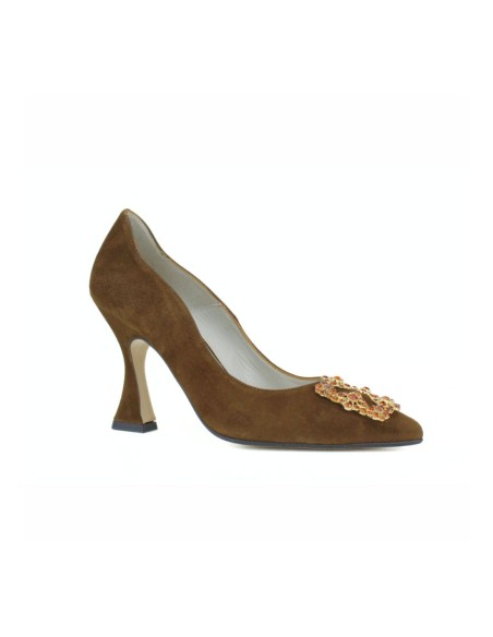 Suede heeled shoes with shiny brooch