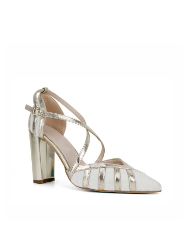 Wide heeled shoe in metallic finish with crossed straps